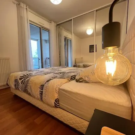 Le Central : T2 Proche Airbus Appartement *